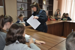 Elevii unui gimnaziu din raionul Ialoveni au participat la un set de lecții despre și pentru prevenirea delincvenței juvenile